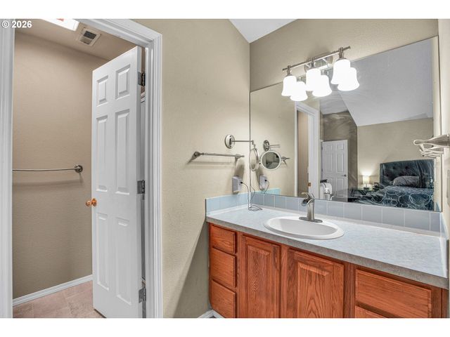13415 GERBER WOODS Dr, Oregon City, OR 97045
