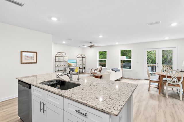 228 Sweet Blossom Bend, Freeport, FL 32439