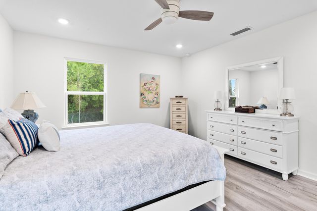 228 Sweet Blossom Bend, Freeport, FL 32439
