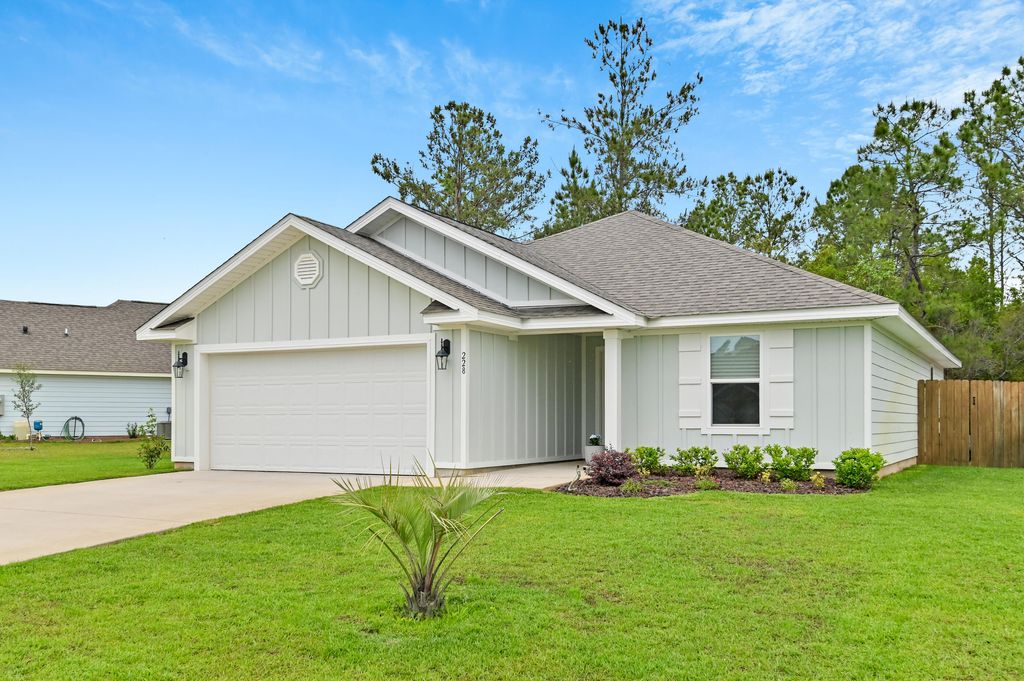 228 Sweet Blossom Bend, Freeport, FL 32439
