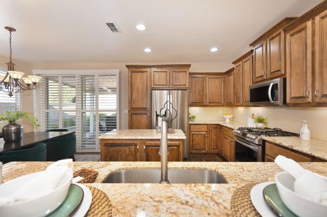 2217 Ryedale Ln, Sacramento, CA 95835