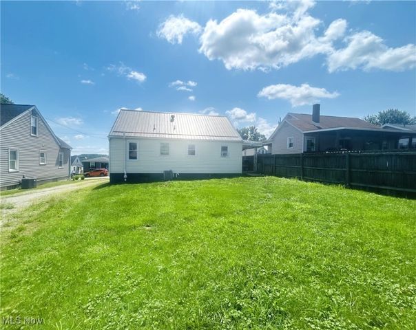3825 Marlamont Way, Weirton, WV 26062