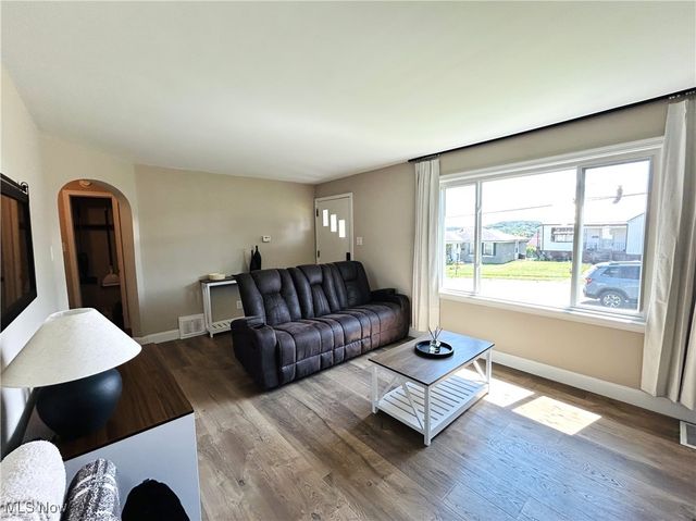 3825 Marlamont Way, Weirton, WV 26062