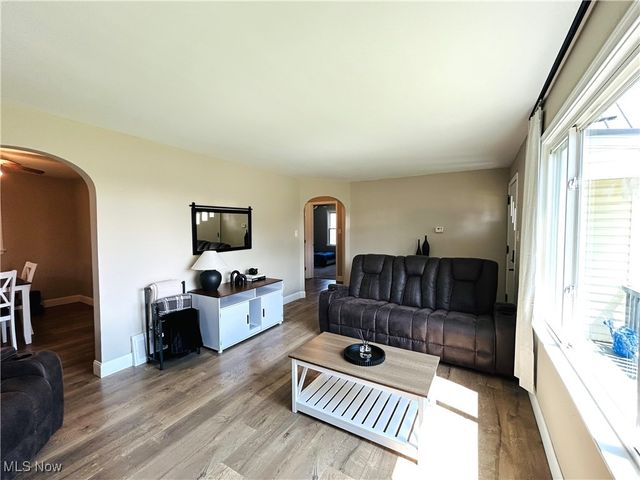 3825 Marlamont Way, Weirton, WV 26062