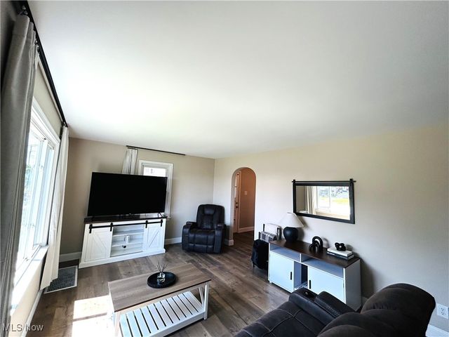 3825 Marlamont Way, Weirton, WV 26062