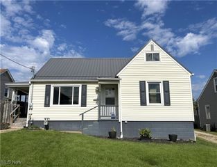 3825 Marlamont Way, Weirton, WV 26062