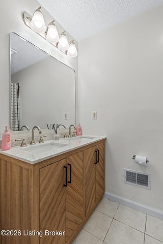 1938 Cardinal Harbour Rd, Prospect, KY 40059