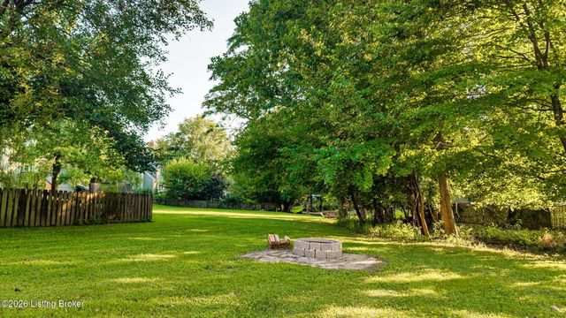 1938 Cardinal Harbour Rd, Prospect, KY 40059