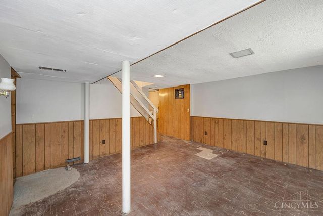 62 Laurel Avenue, Springfield Twp., OH 45216