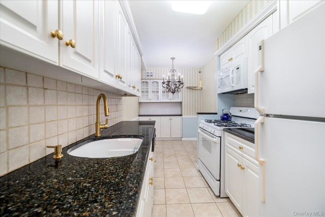 77 S Park Avenue A4, Rockville Centre, NY 11570