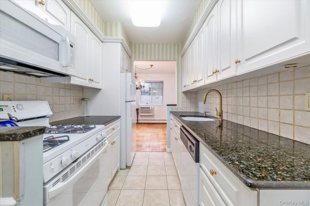 77 S Park Avenue A4, Rockville Centre, NY 11570