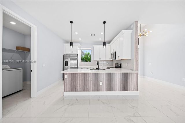 224 Chiquita Boulevard N, Cape Coral, FL 33993