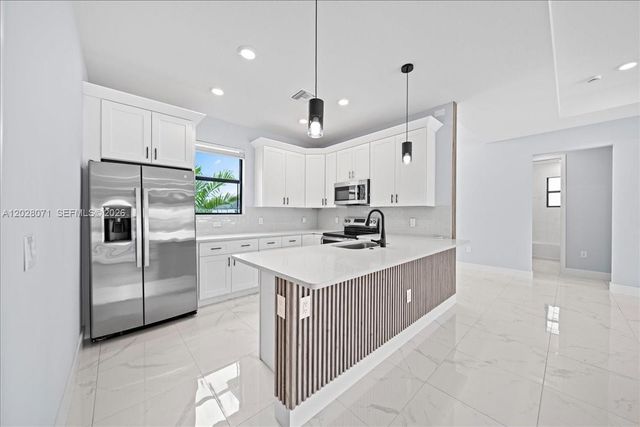 224 Chiquita Boulevard N, Cape Coral, FL 33993