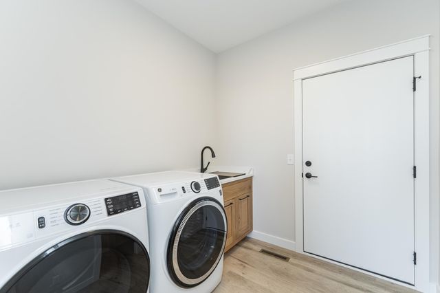 6653 Morgan Drive NW, Byron, MN 55920