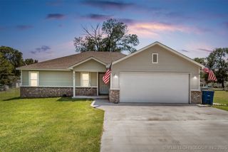 802 NE 9th Street, Wagoner, OK 74467
