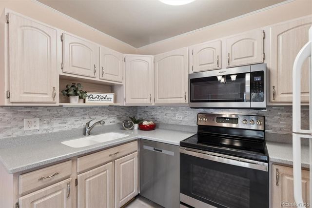 615 S Alton Way 12B, Denver, CO 80247