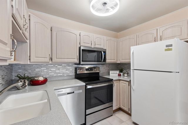 615 S Alton Way 12B, Denver, CO 80247