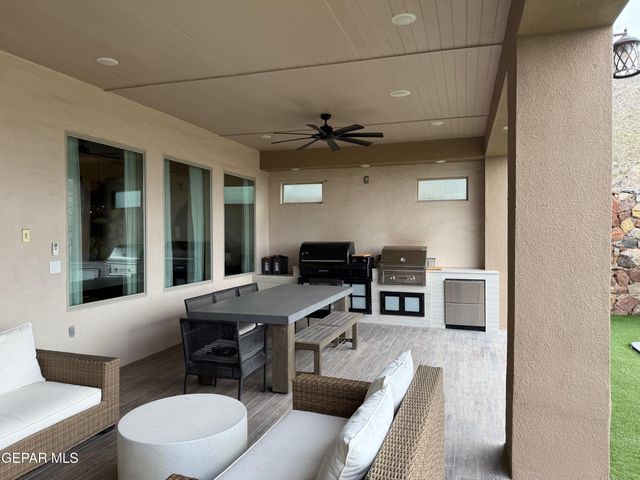 440 MAJESTIC MOUNTAIN Drive, El Paso, TX 79912