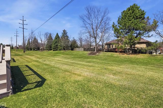 28033 Cotton Creek Drive, Chesterfield Twp, MI 48047