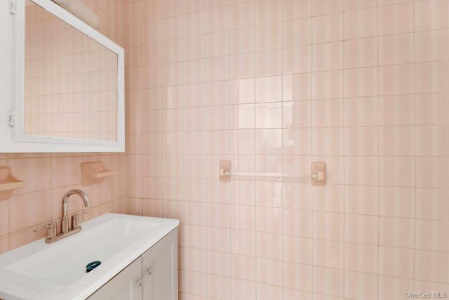 559 Cleveland Street, Brooklyn, NY 11208