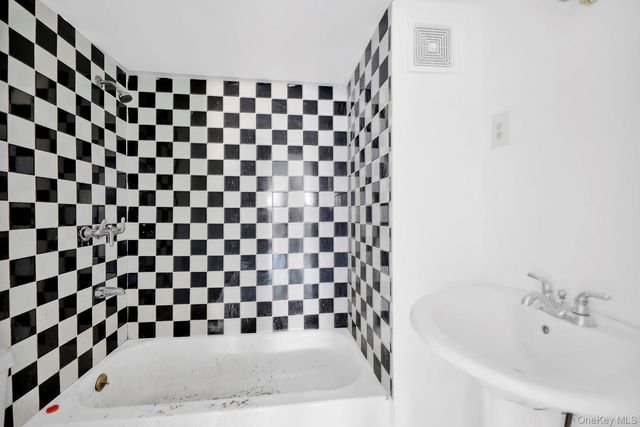 559 Cleveland Street, Brooklyn, NY 11208