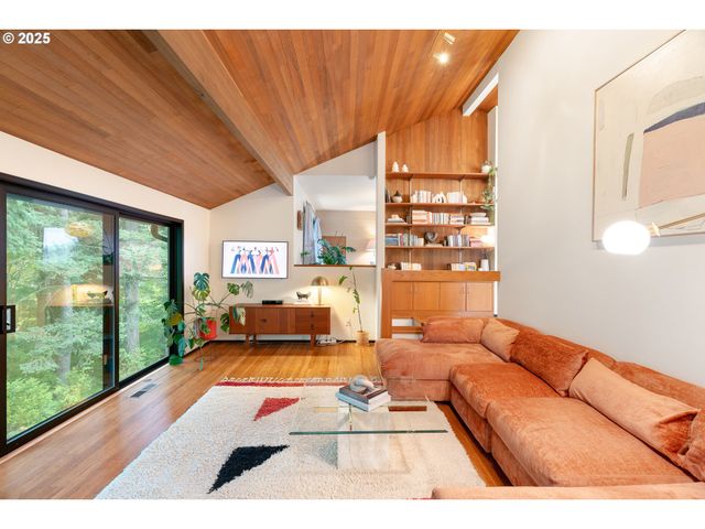 1555 Sw MILLER Ct, Gresham, OR 97080