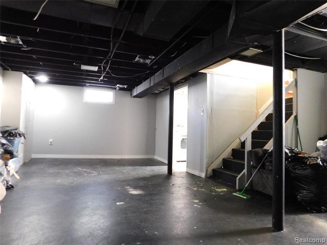 26101 Ronald St, Roseville, MI 48066