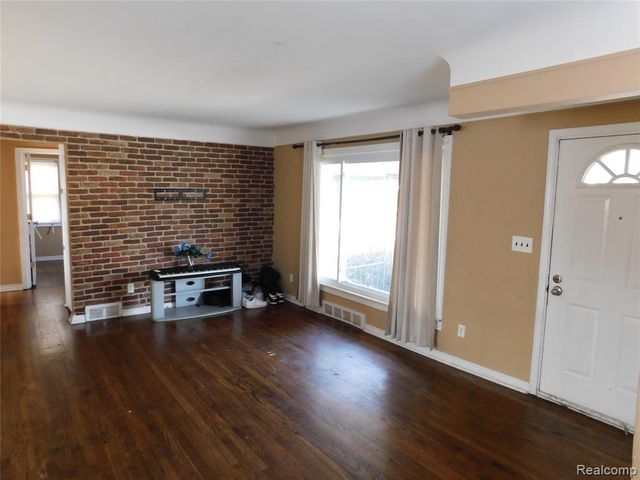 26101 Ronald St, Roseville, MI 48066