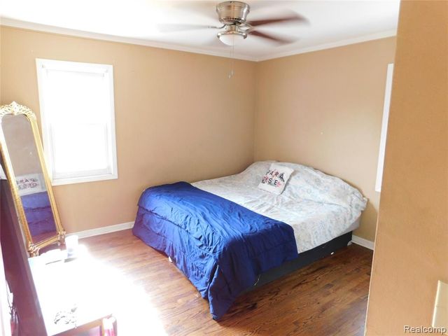 26101 Ronald St, Roseville, MI 48066