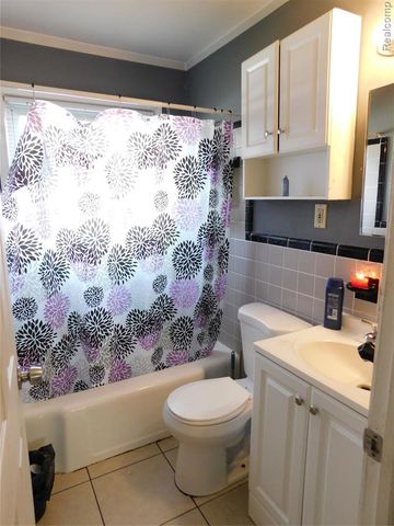 26101 Ronald St, Roseville, MI 48066