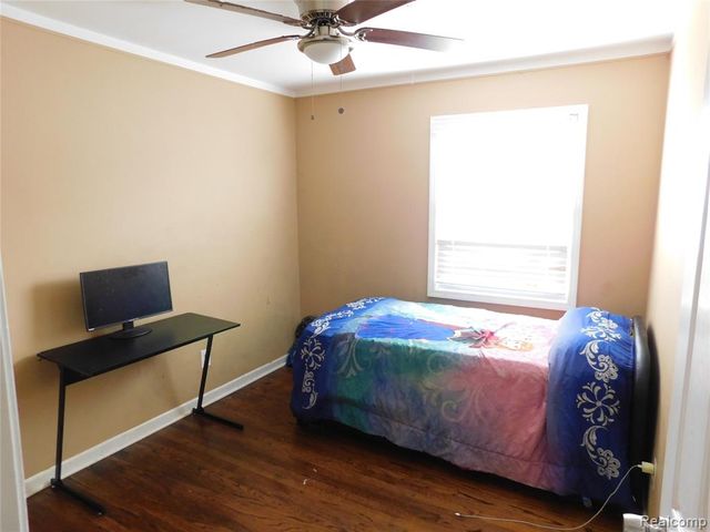 26101 Ronald St, Roseville, MI 48066
