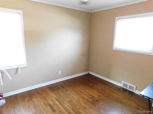 26101 Ronald St, Roseville, MI 48066