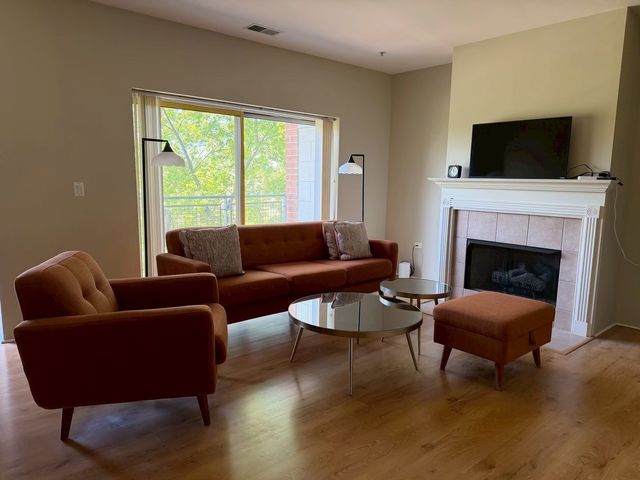 1222 Chicago Avenue 402, Evanston, IL 60202