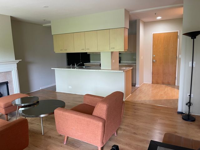 1222 Chicago Avenue 402, Evanston, IL 60202