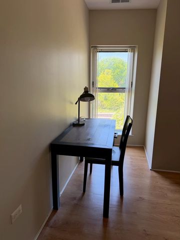 1222 Chicago Avenue 402, Evanston, IL 60202