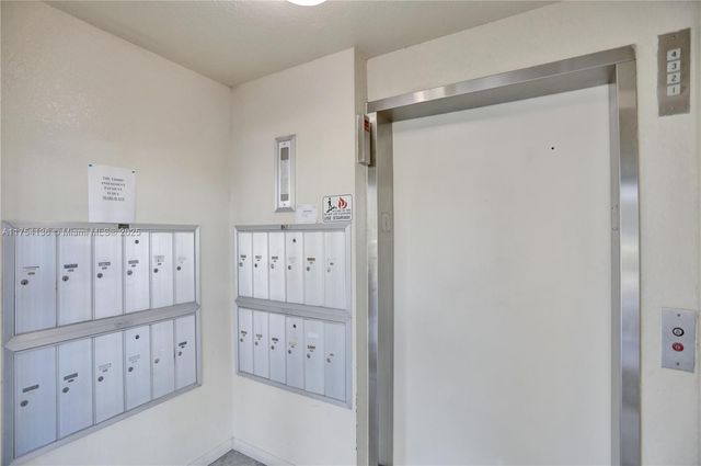 1524 Whitehall Dr 102, Davie, FL 33324