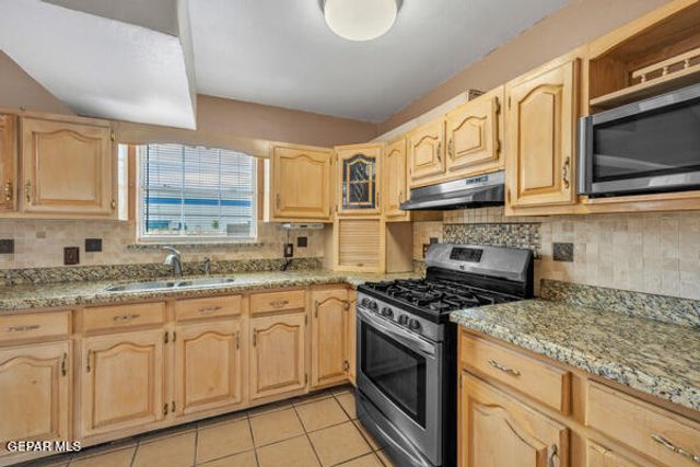 9813 La Morenita Circle, El Paso, TX 79927