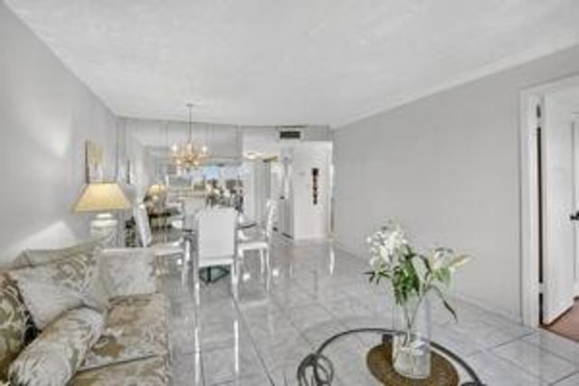 8130 Sunrise Lakes Boulevard 309, Sunrise, FL 33322