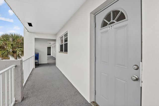 8130 Sunrise Lakes Boulevard 309, Sunrise, FL 33322