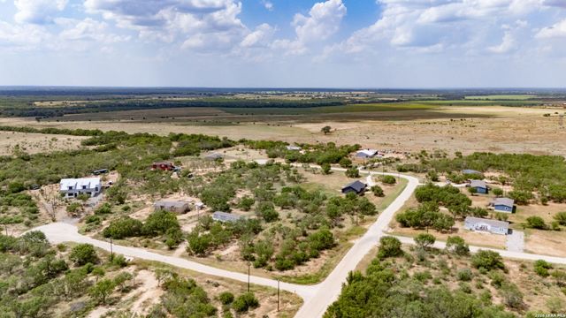 100 County Road 2669, Devine, TX 78016