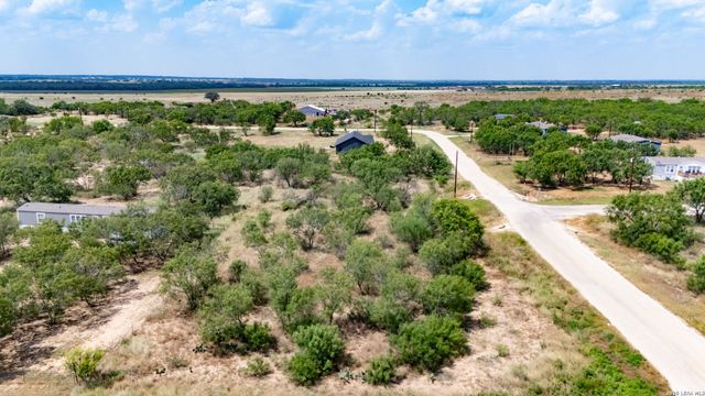 100 County Road 2669, Devine, TX 78016