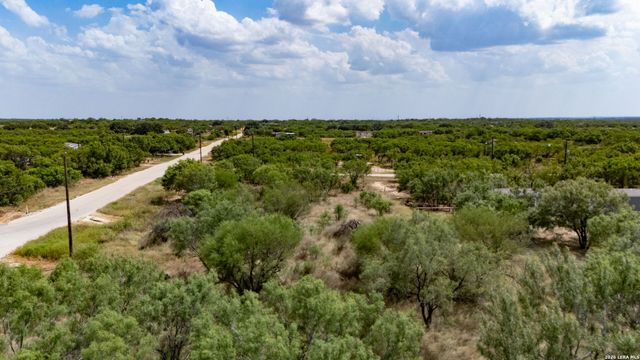 100 County Road 2669, Devine, TX 78016