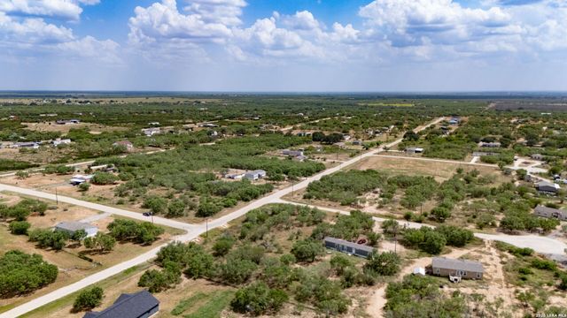 100 County Road 2669, Devine, TX 78016