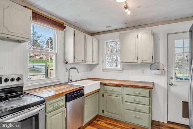 916 N SPRING ST, Middletown, PA 17057