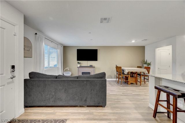 2650 Wimbledon White Court, North Las Vegas, NV 89086