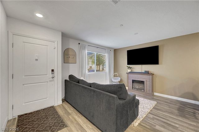 2650 Wimbledon White Court, North Las Vegas, NV 89086