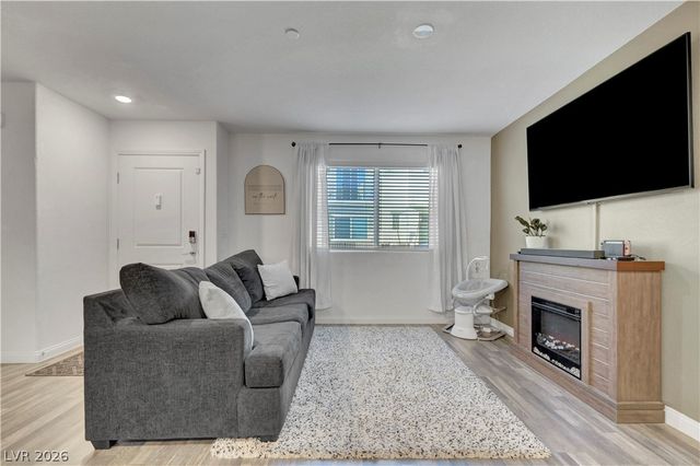 2650 Wimbledon White Court, North Las Vegas, NV 89086