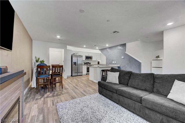 2650 Wimbledon White Court, North Las Vegas, NV 89086