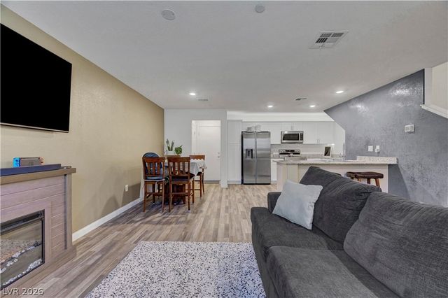 2650 Wimbledon White Court, North Las Vegas, NV 89086