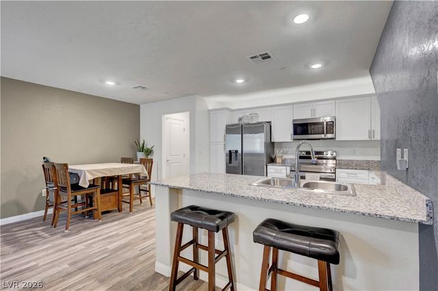 2650 Wimbledon White Court, North Las Vegas, NV 89086